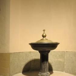 Baptismal urn Eglise Saint Pothin