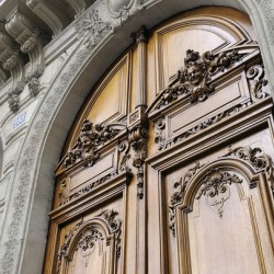 Ornate wooden door - Paris
